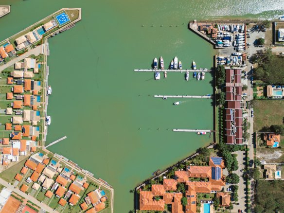 Marina e relação com a ilha — Toriba Nordeste, paisagismo pontual ilustrativo